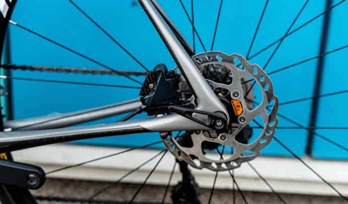 What-is-the-difference-between-hydraulic-and-mechanical-disc-brakes