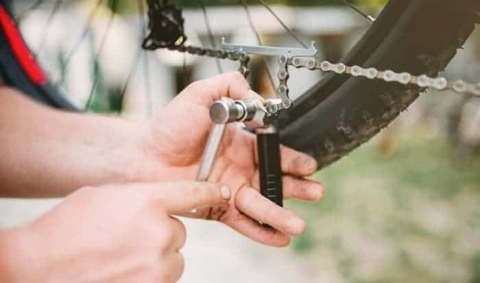 How do you tighten a bike shop chain