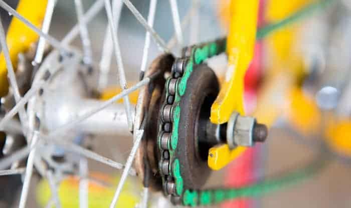 how to put a bicycle chain back on