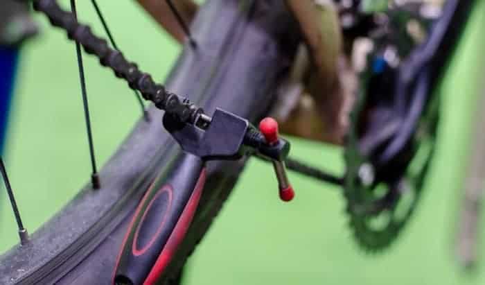 How to Remove a Link From a Bike Chain Like a Complete Master 