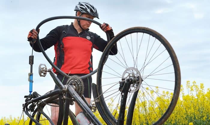 How to Change a Bike Tube Without Tire Levers Like a Pro 