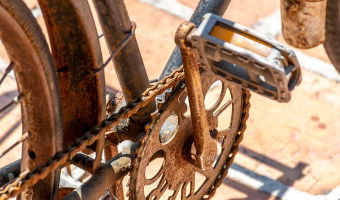 Fixing a store rusty bike chain