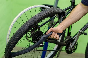 change-a-bike-tire-without-tools