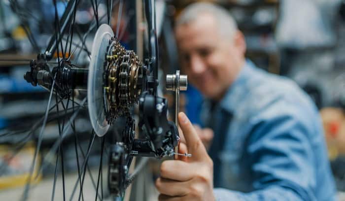 shift-gears-on-a-bicycle