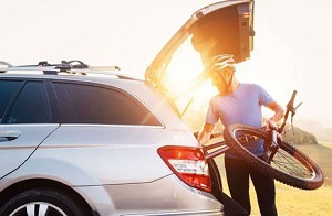 transport-bike-in-car