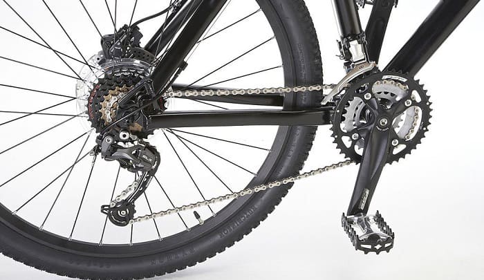 adjusting-gears-on-mountain-bike
