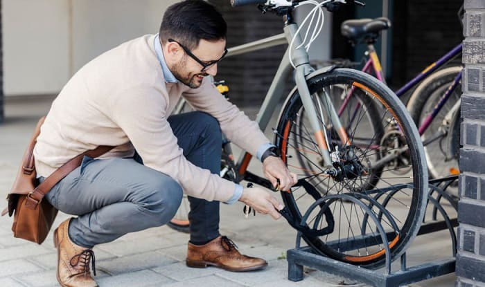 how to lock a bike properly