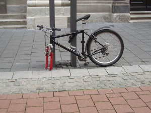 take-off-front-wheel-of-bike