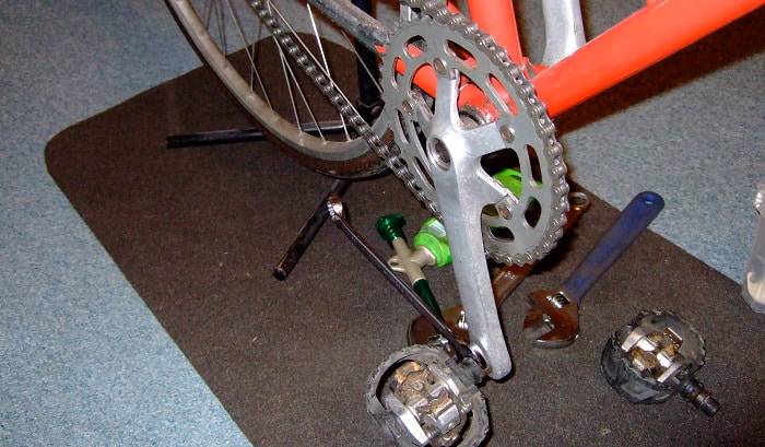 change-bike-pedals