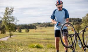 how to pump up a road bike tire