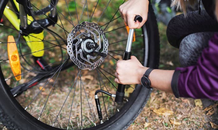 Airing up cheap road bike tires