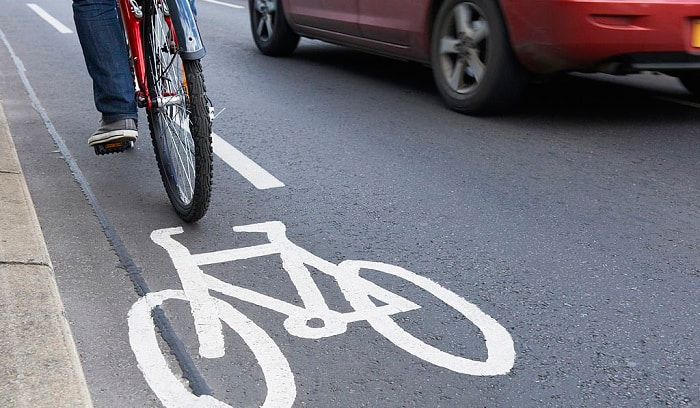 right-of-way-cyclist-or-car