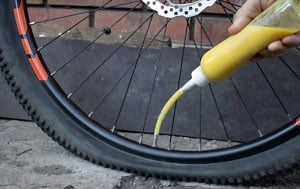 fix-a-puncture-on-a-tubeless-road-bike-tyre