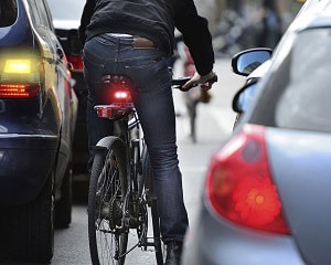 side-of-the-road-should-bicycles-ride-on