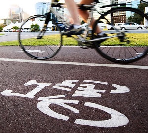 side-of-the-road-should-you-bike-on