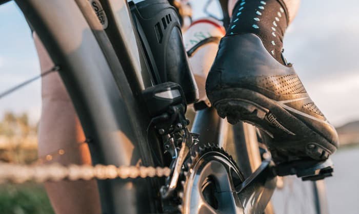 Putting cleats best sale on cycling shoes