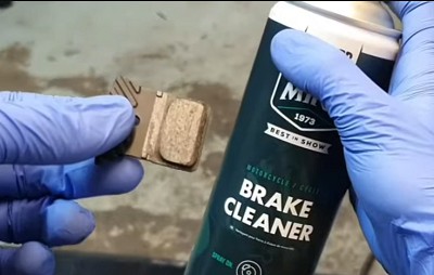 best way to clean bike disc brakes