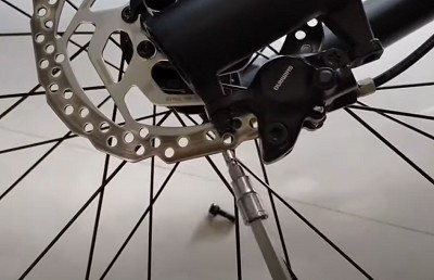 clean-disc-brakes-on-a-bike without-removing-wheel-step-1